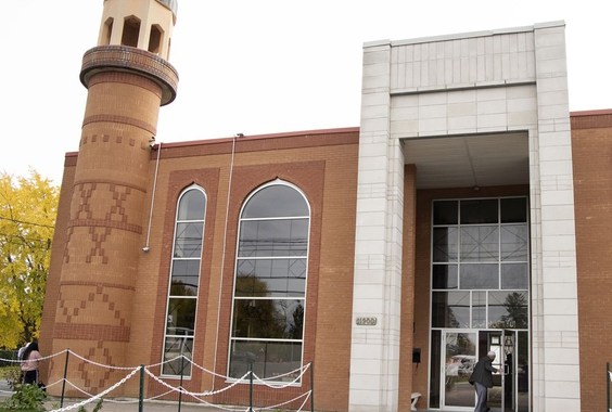 مسجد مكة المكرمة بمدينة مونتريال بكندا