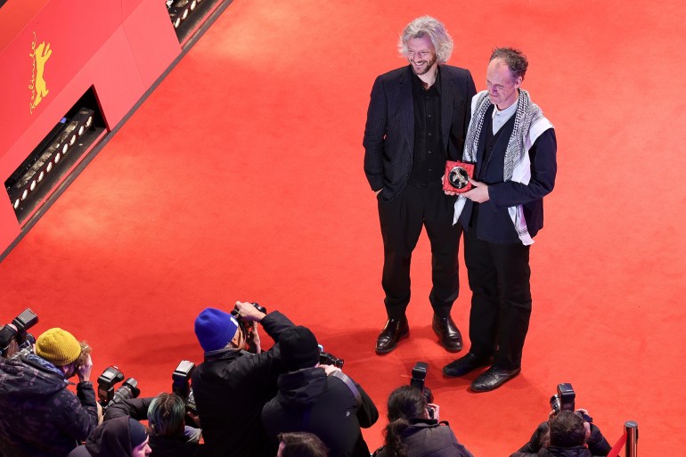 النجمان العالميان بن راسل وجاي جوردان يفوزان بجائزة أفضل فيلم بمهرجان برلين السينمائي في دورته الـ74