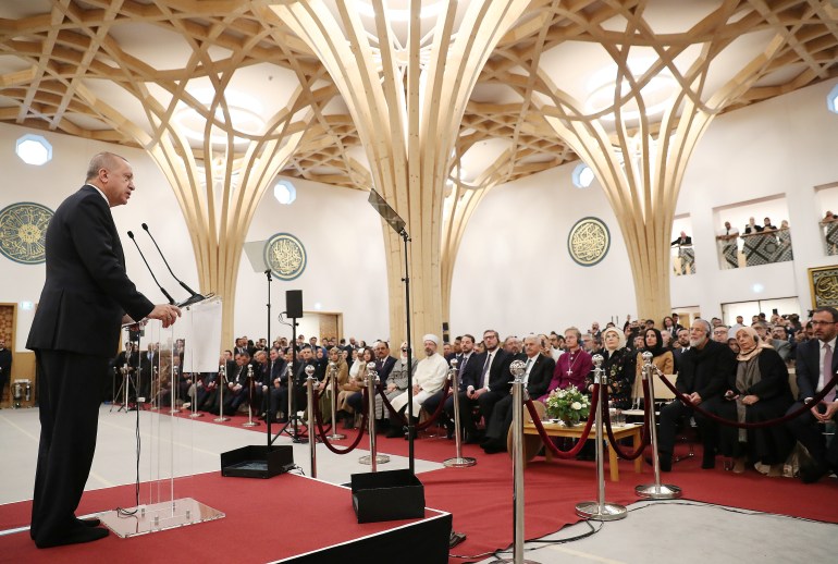 قام أردوغان بافتتاح مسجد كامبريدج في عام 2019