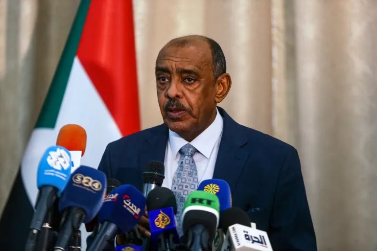وزير الخارجية السوداني المُقال علي الصادق
